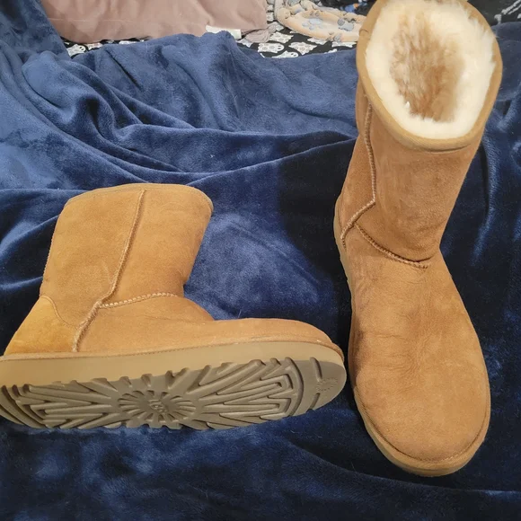 UGG Classic Chestnut Sheepskin Boots Size 10 - Picture 1 of 10